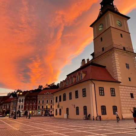 Key Apartments In Main Square Brasov Bagian luar foto
