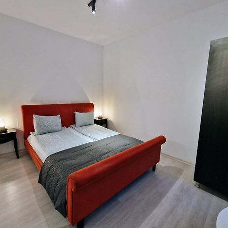 Key Apartments In Main Square Brasov Bagian luar foto