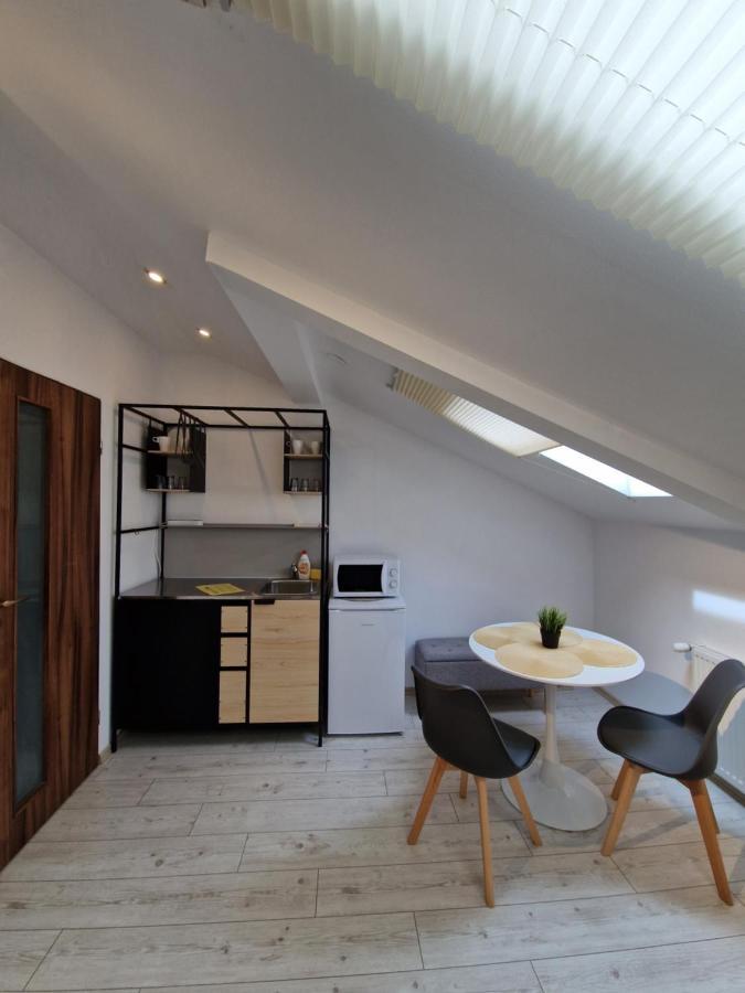 Key Apartments In Main Square Brasov Bagian luar foto