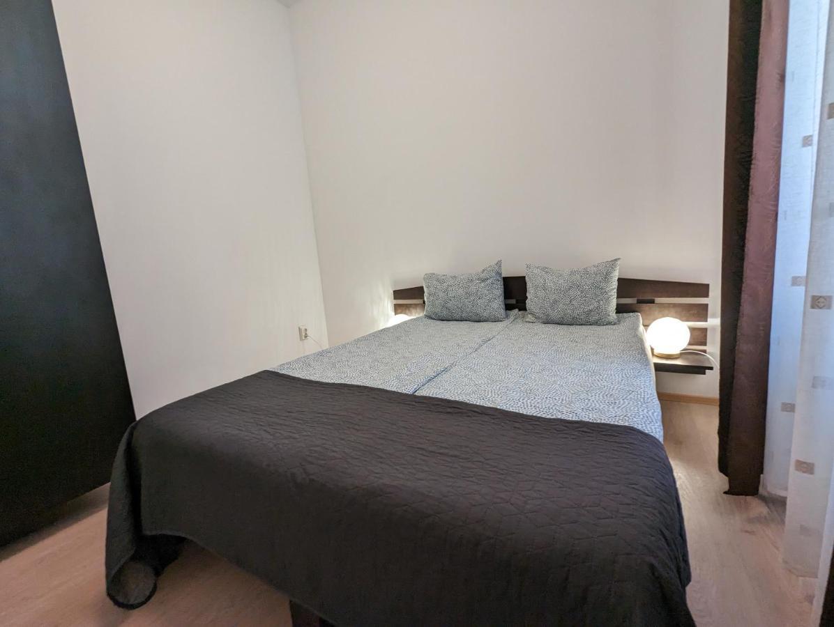 Key Apartments In Main Square Brasov Bagian luar foto