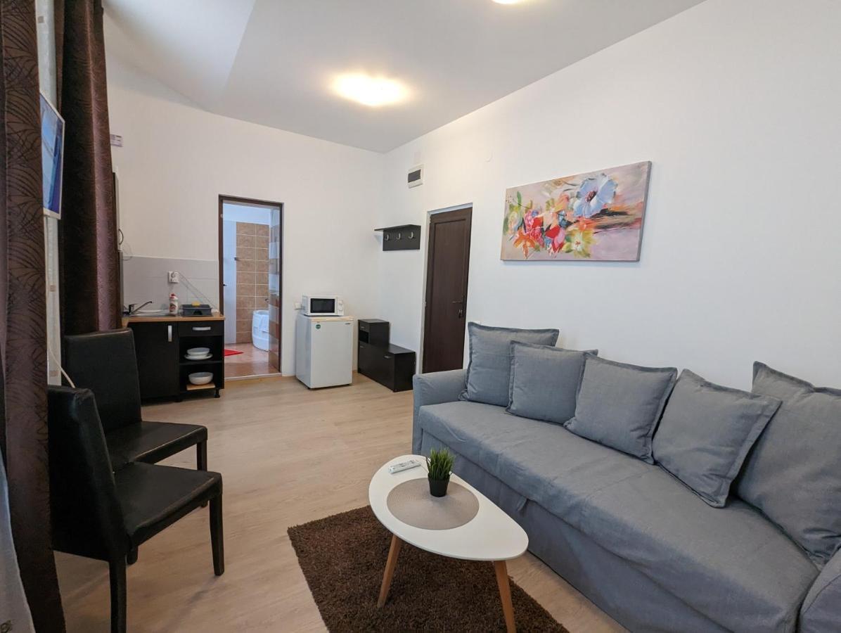 Key Apartments In Main Square Brasov Bagian luar foto