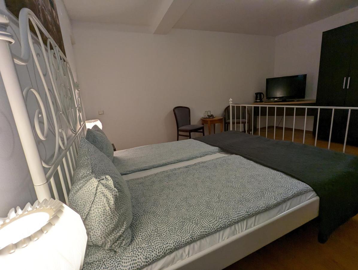 Key Apartments In Main Square Brasov Bagian luar foto
