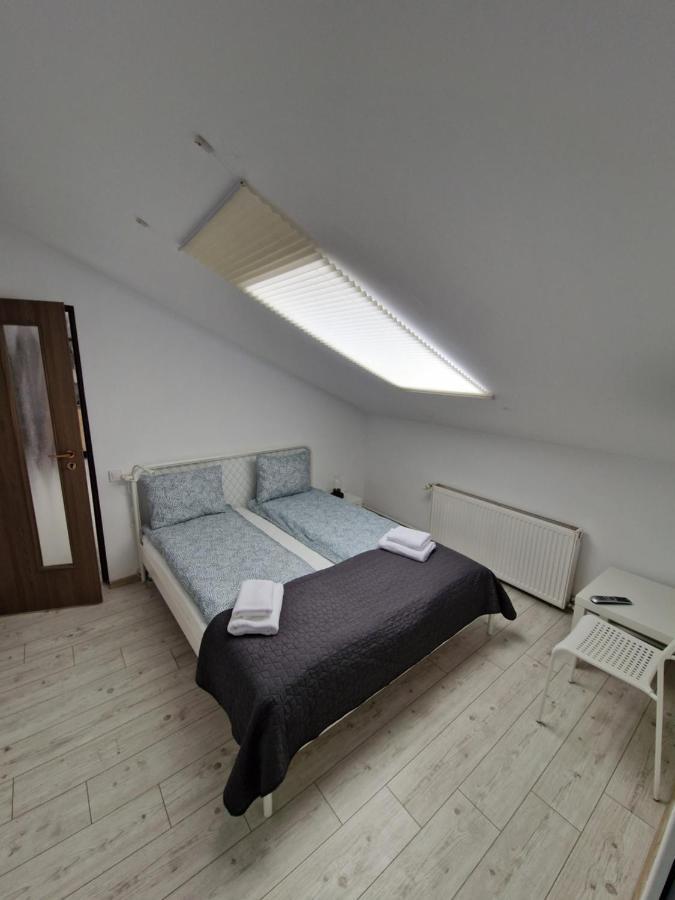 Key Apartments In Main Square Brasov Bagian luar foto