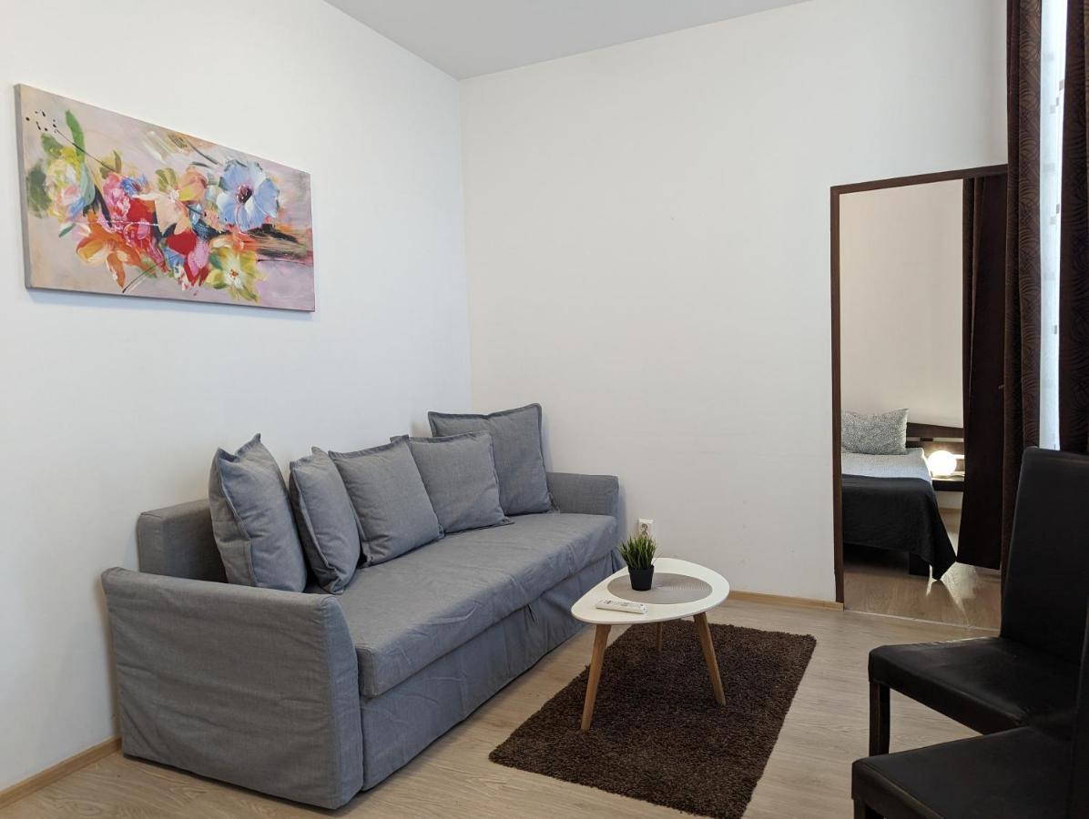 Key Apartments In Main Square Brasov Bagian luar foto