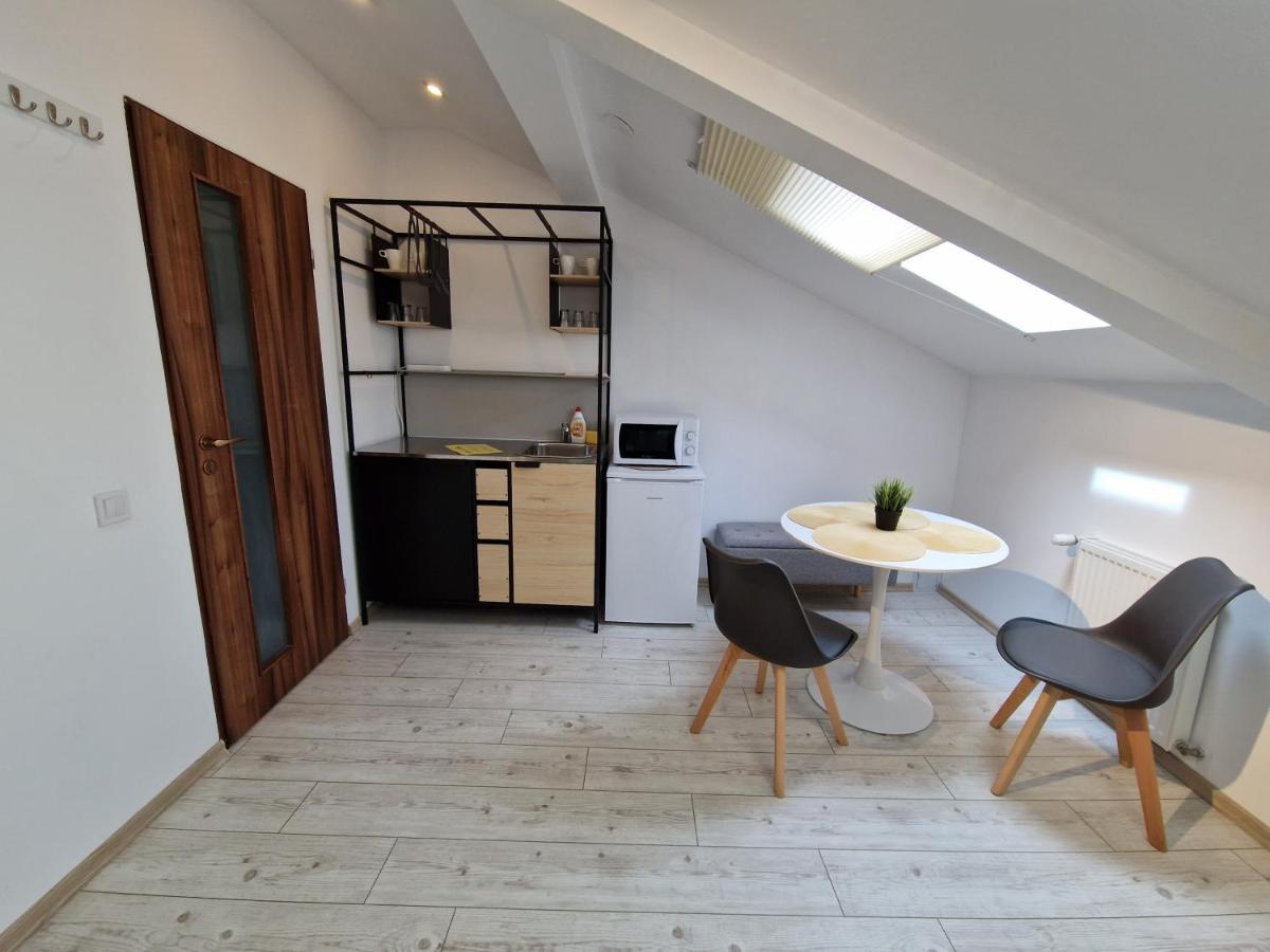 Key Apartments In Main Square Brasov Bagian luar foto