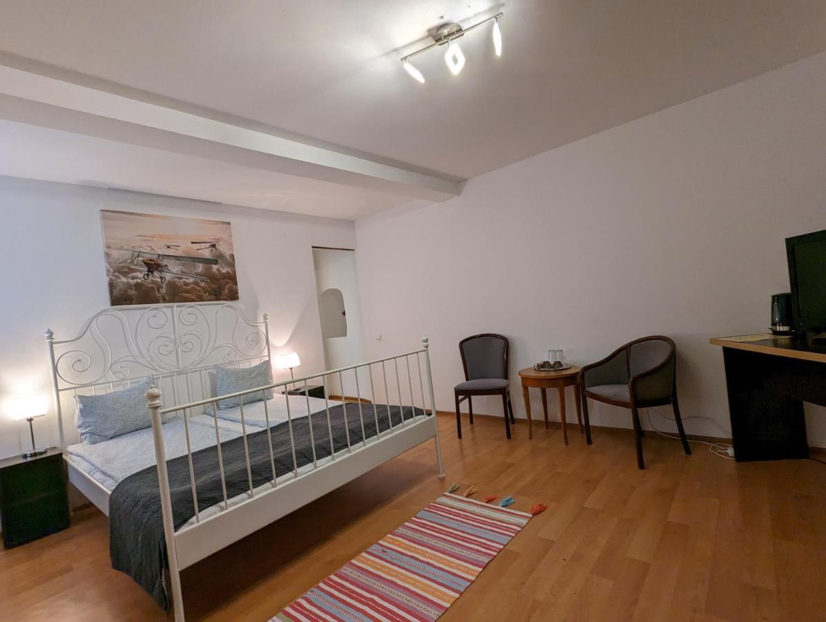 Key Apartments In Main Square Brasov Bagian luar foto