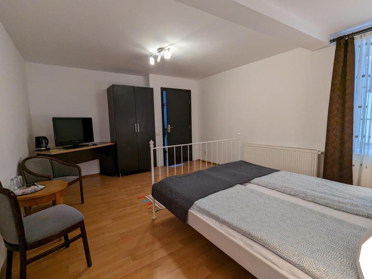 Key Apartments In Main Square Brasov Bagian luar foto