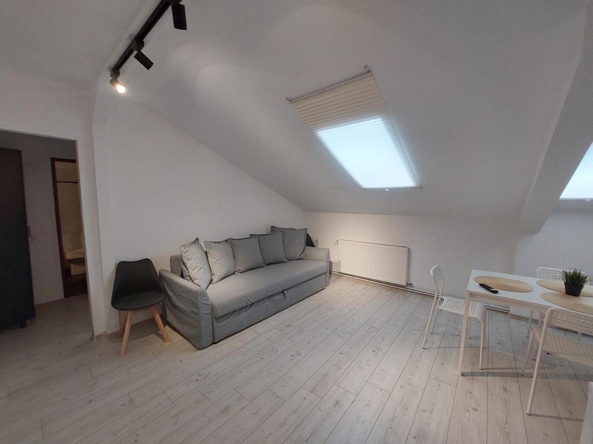 Key Apartments In Main Square Brasov Bagian luar foto