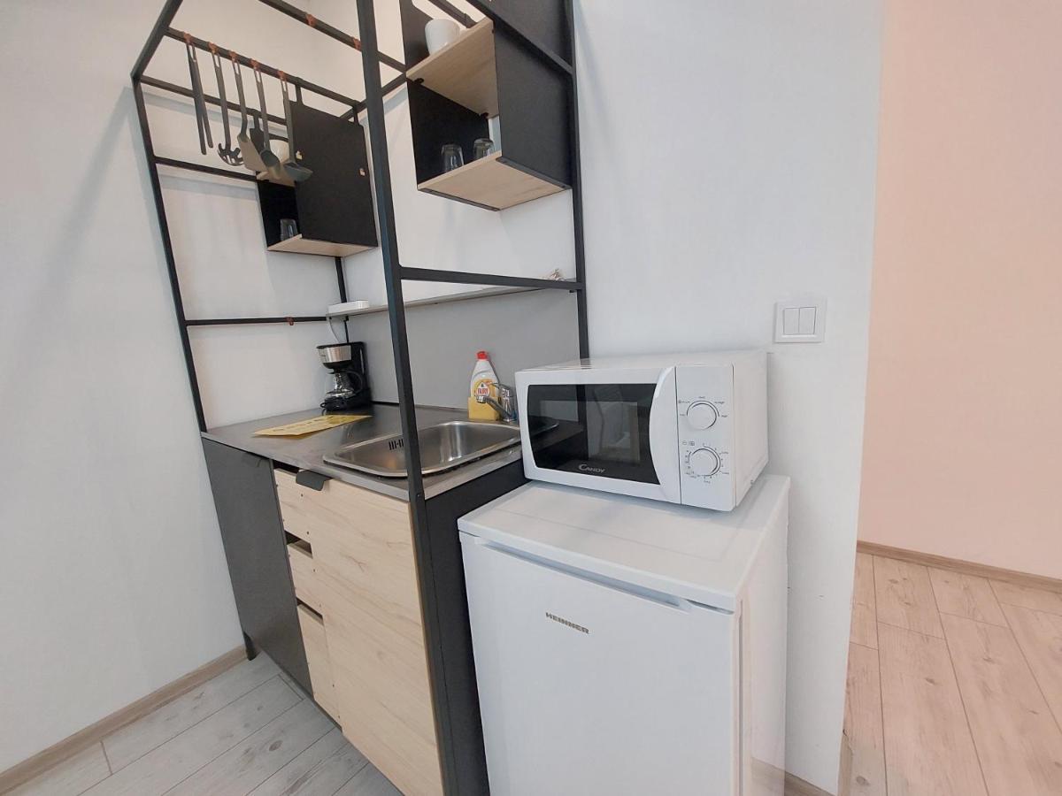 Key Apartments In Main Square Brasov Bagian luar foto