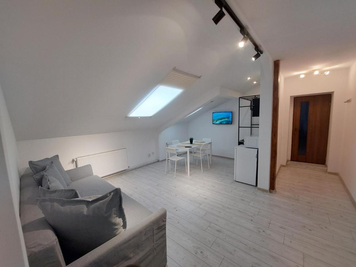 Key Apartments In Main Square Brasov Bagian luar foto