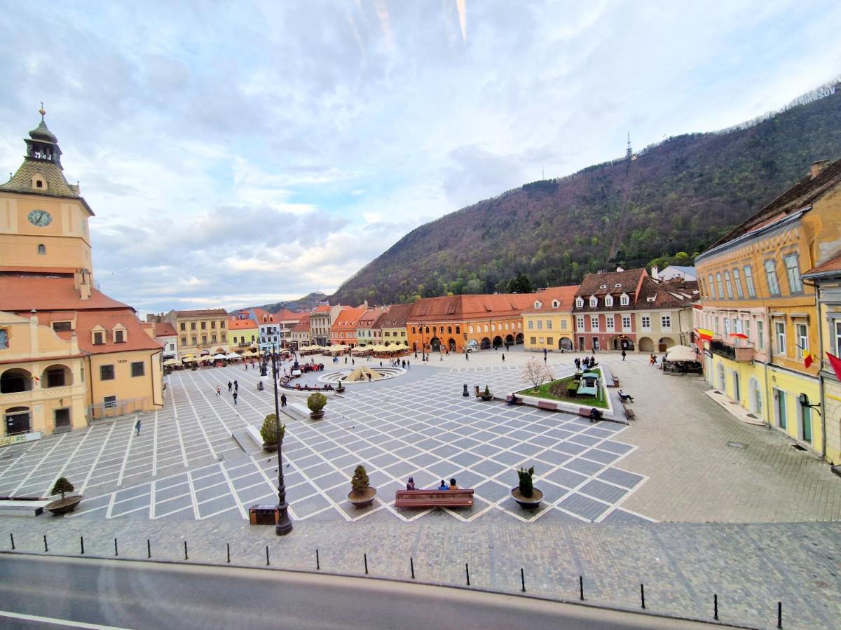Key Apartments In Main Square Brasov Bagian luar foto