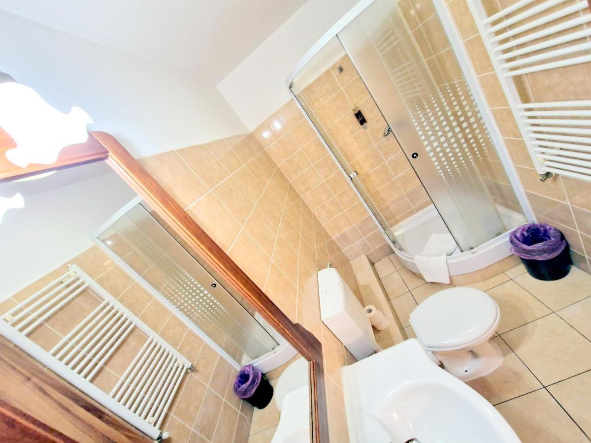Key Apartments In Main Square Brasov Bagian luar foto