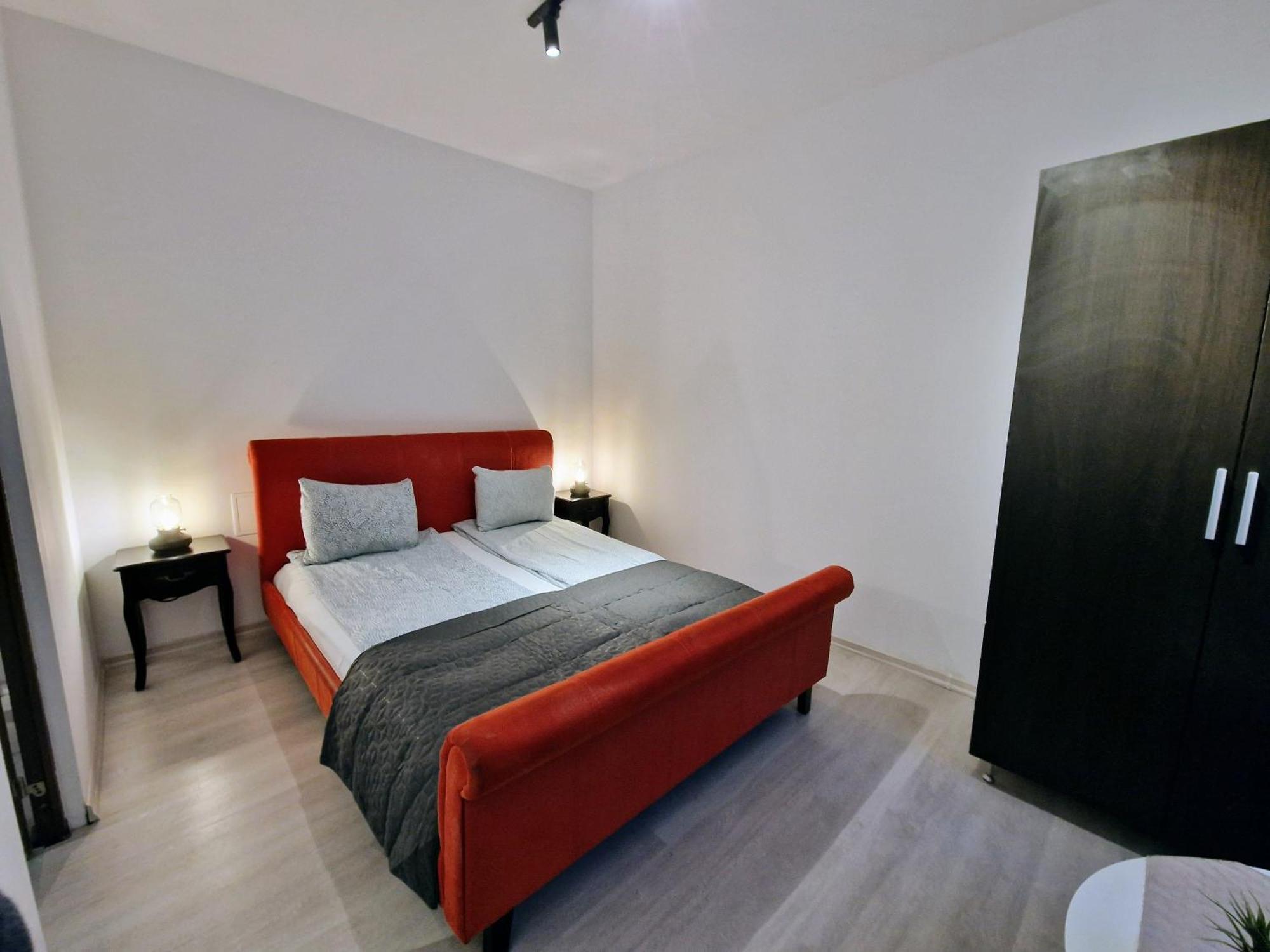 Key Apartments In Main Square Brasov Bagian luar foto