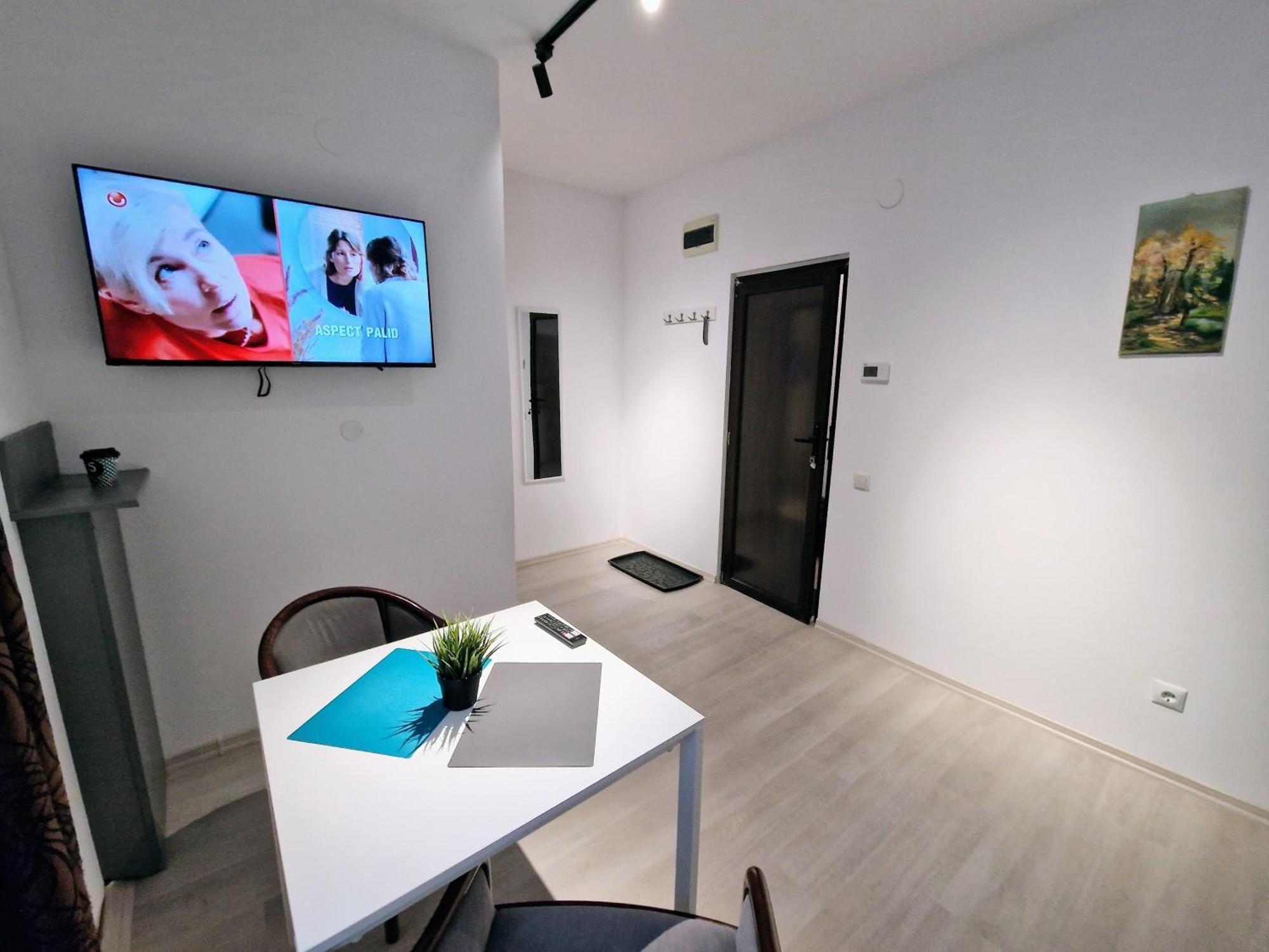 Key Apartments In Main Square Brasov Bagian luar foto